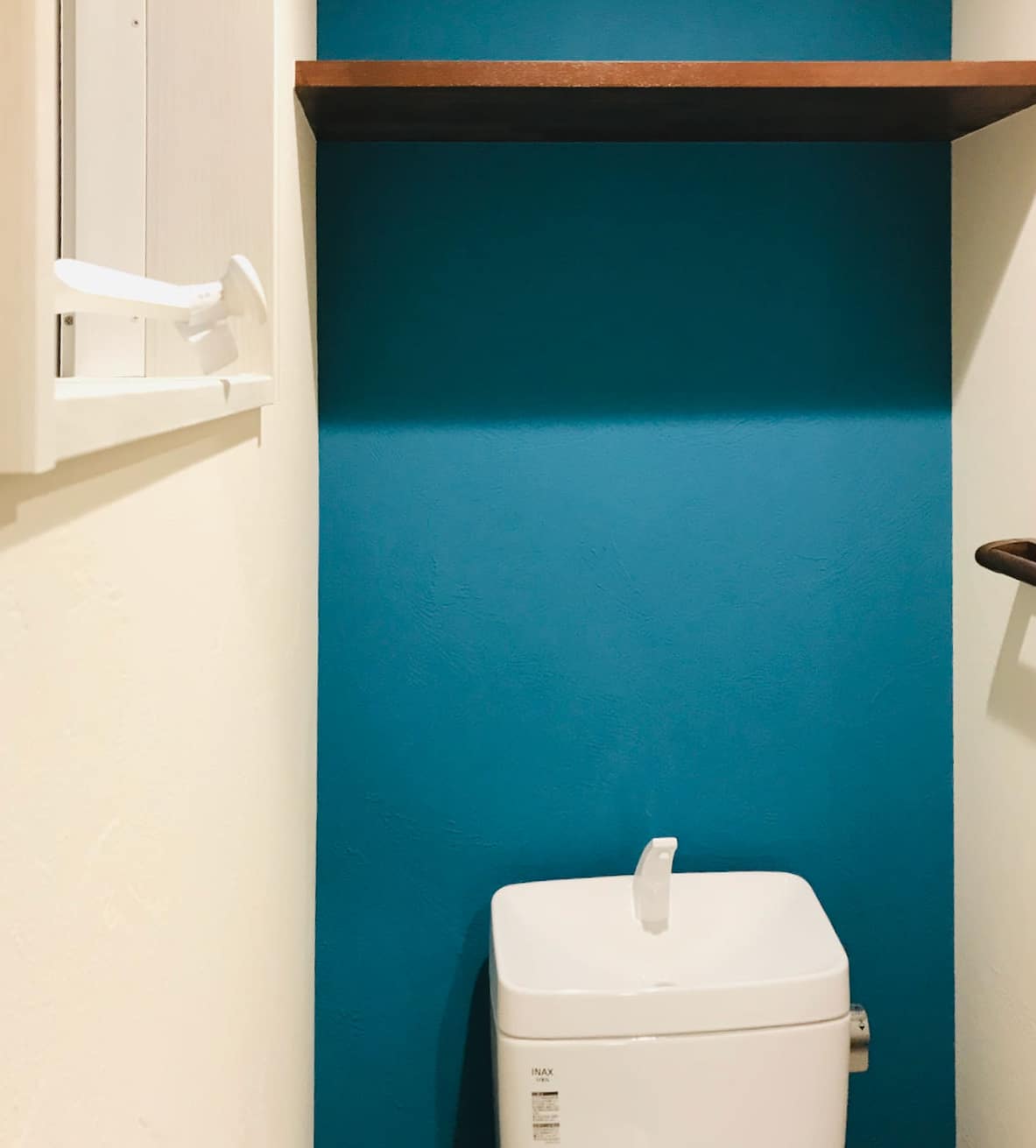 青緑色の珪藻土壁材 ブルーグリーンを基調にしたLAGOONラグーンの