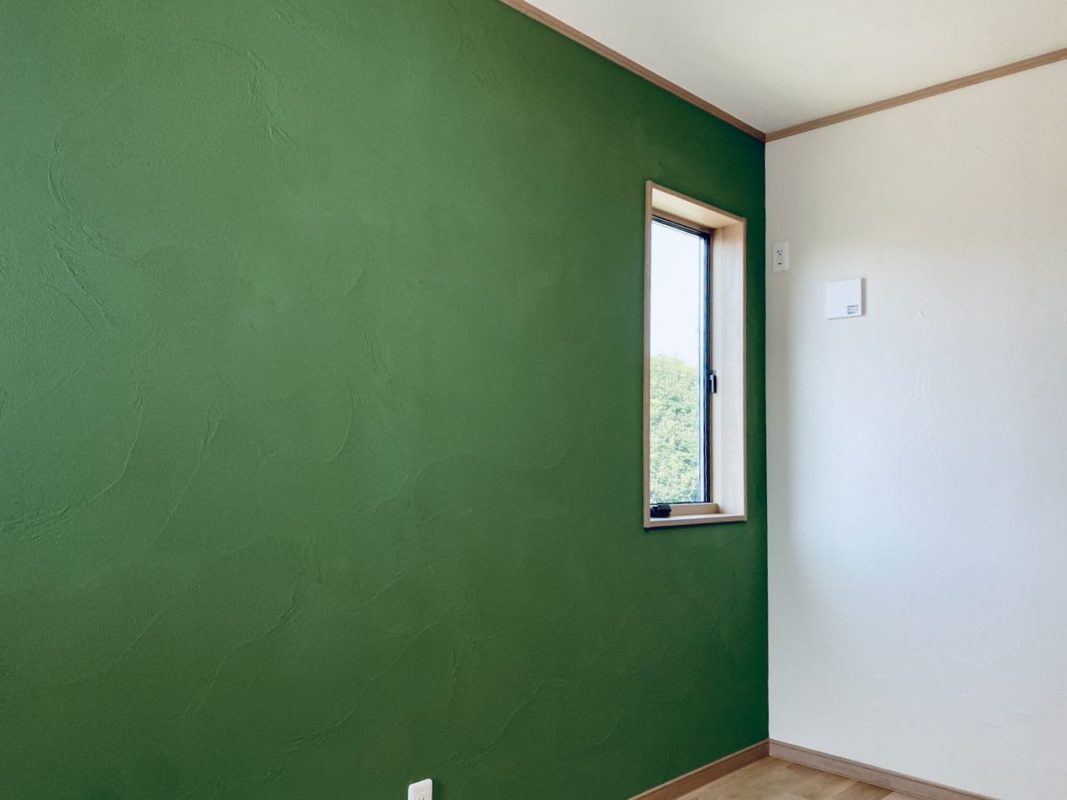 グリーンの珪藻土塗り壁をアクセントウォールに 1 S 10125342 0